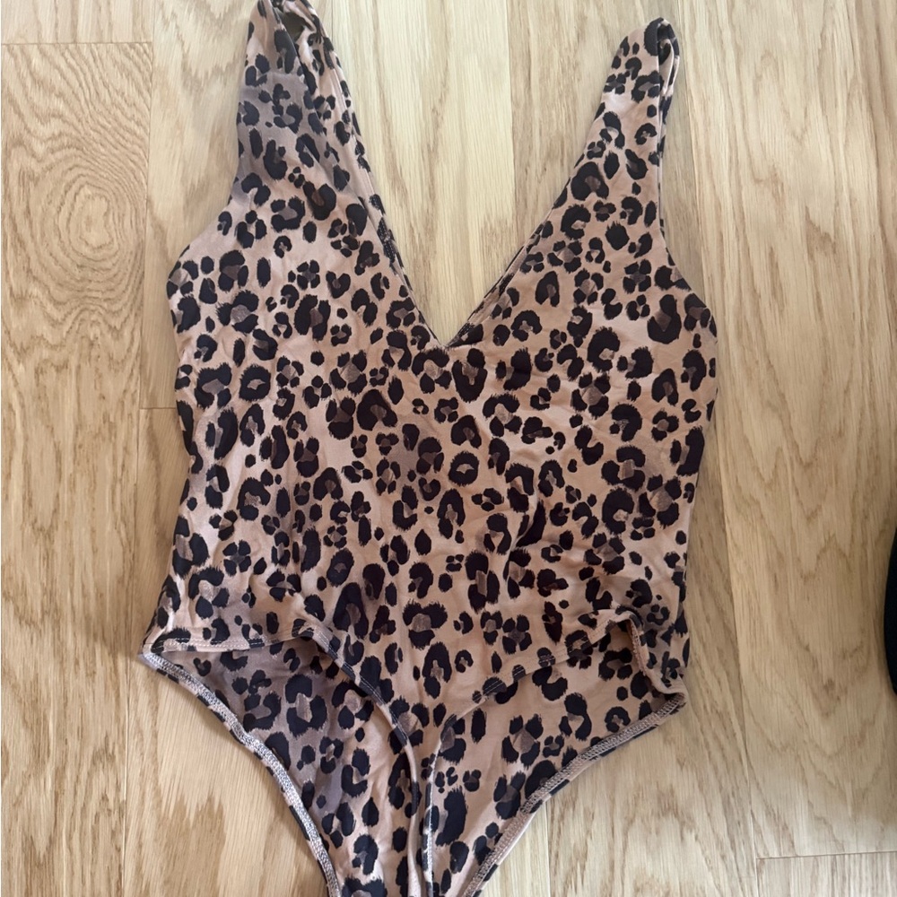 Aritzia Babaton Tan and Black Patterned body suit - Picture 3 of 6